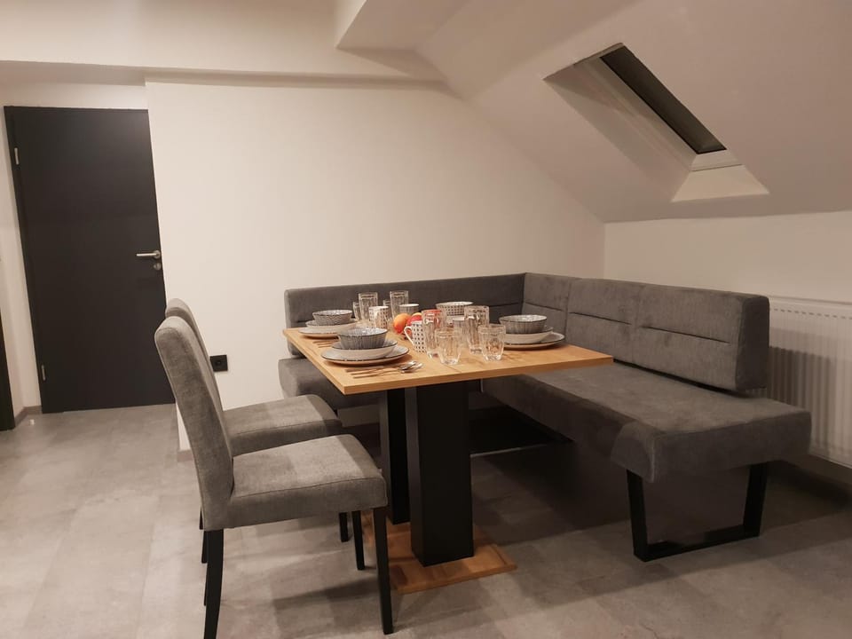 Seating area, Dining area