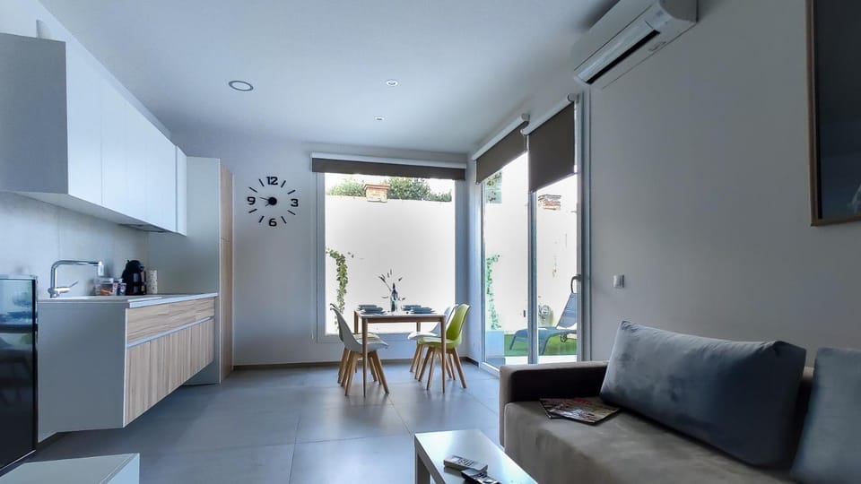 Kitchen or kitchenette, Living room, Dining area
