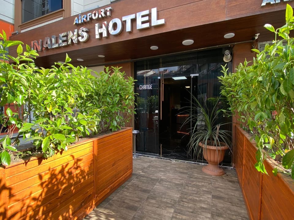 Property building, Facade/entrance, Day