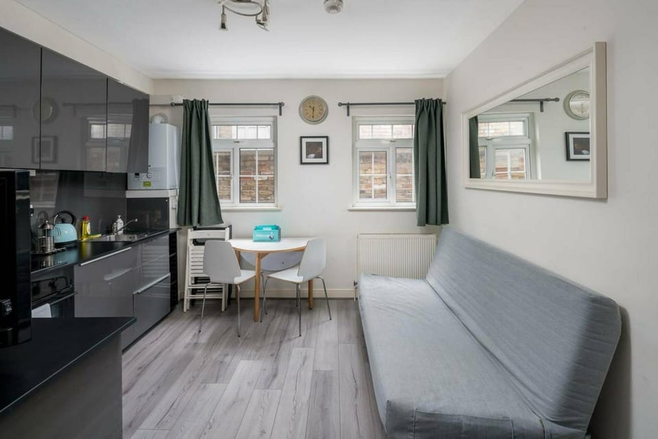 Contemporary 2 Bedroom Apartment in Angel Apartment in London Borough of Islington