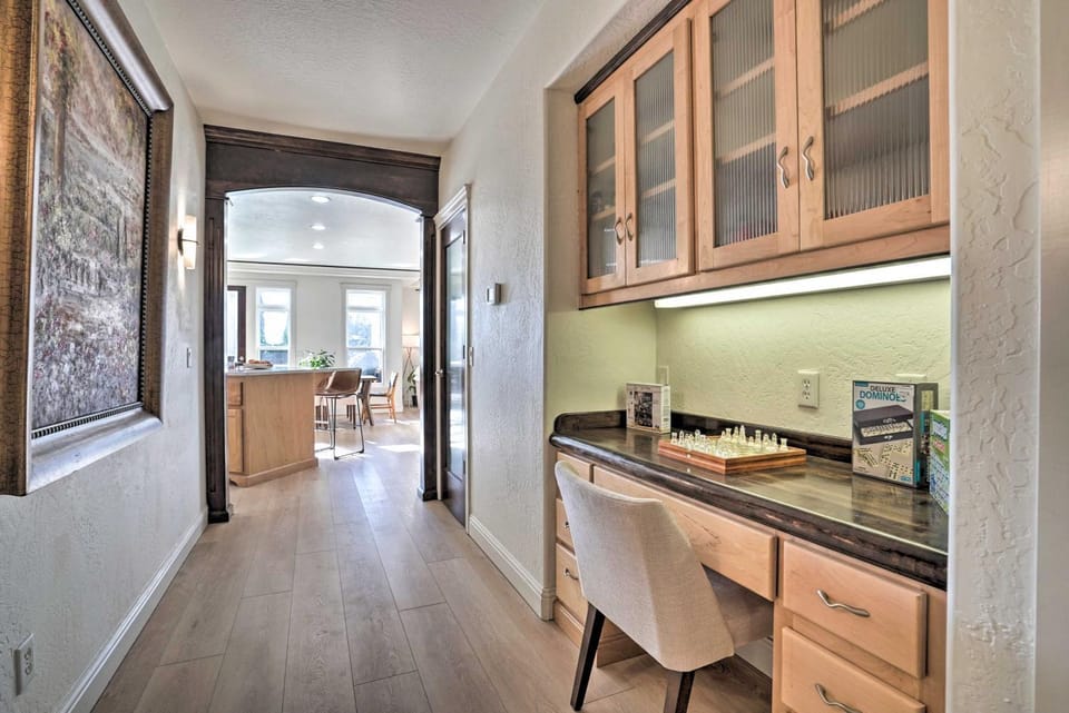 Luxe Getaway with Riverfront Views in Grants Pass! House in Grants Pass