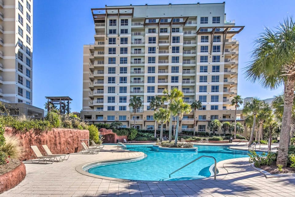 Resort Miramar Beach Getaway + Balcony & View! House in Miramar Beach