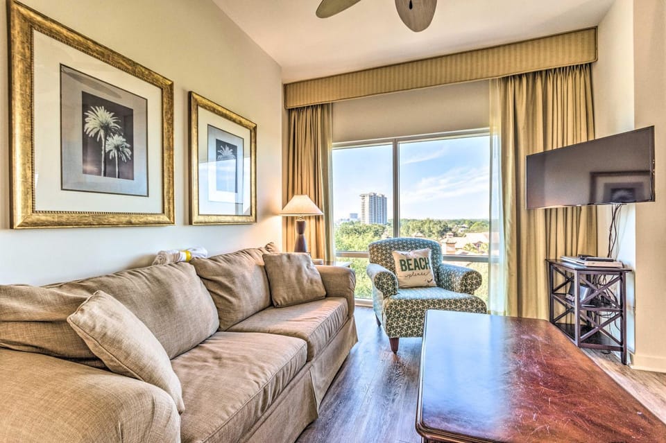 Resort Miramar Beach Getaway + Balcony & View! House in Miramar Beach