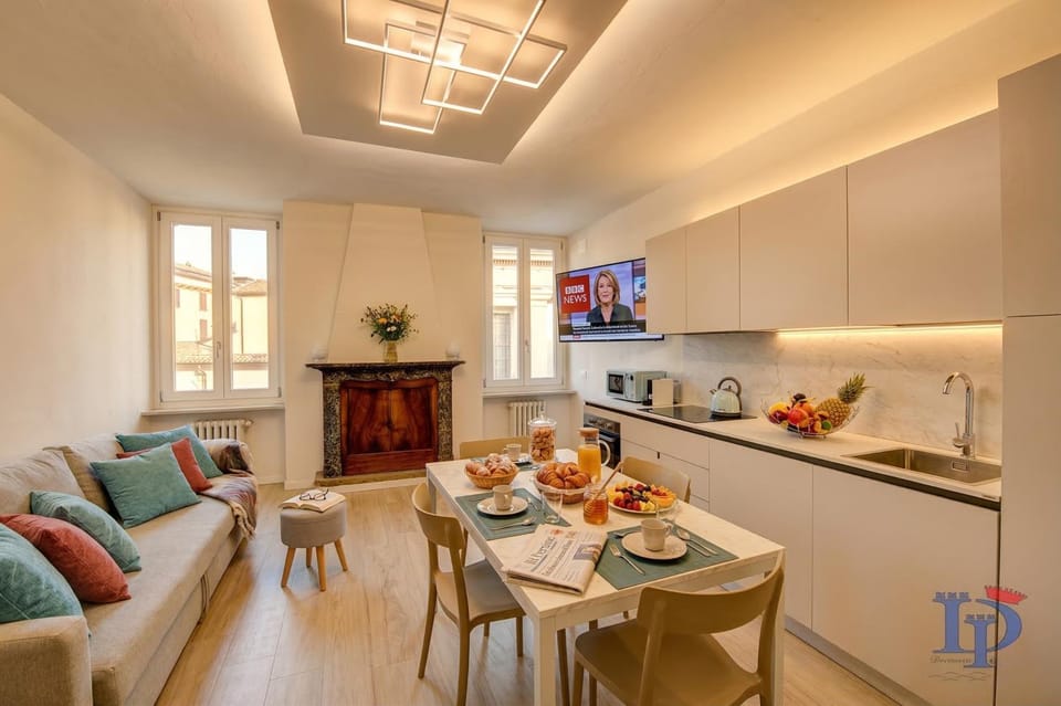 TV and multimedia, Living room, Dining area