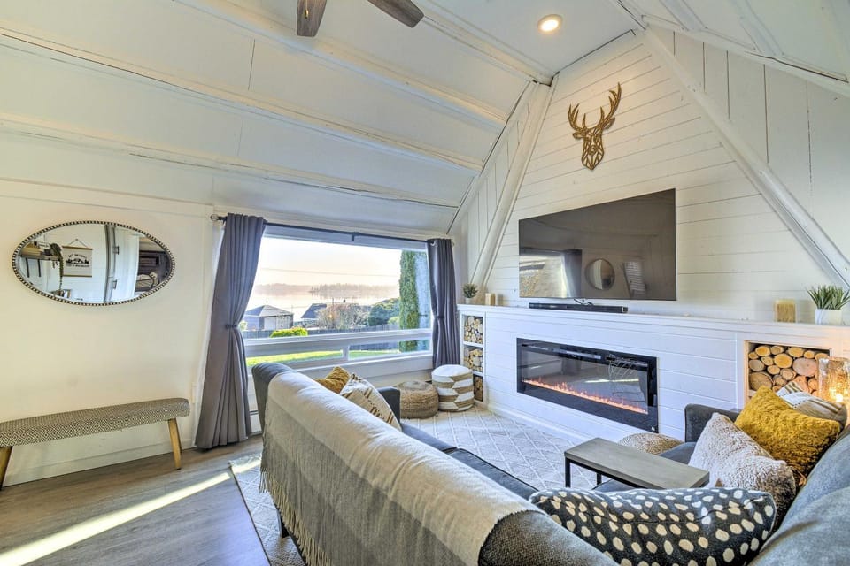 Puget Sound Cabin with Hot Tub and Water Views! Cabin in Hood Canal