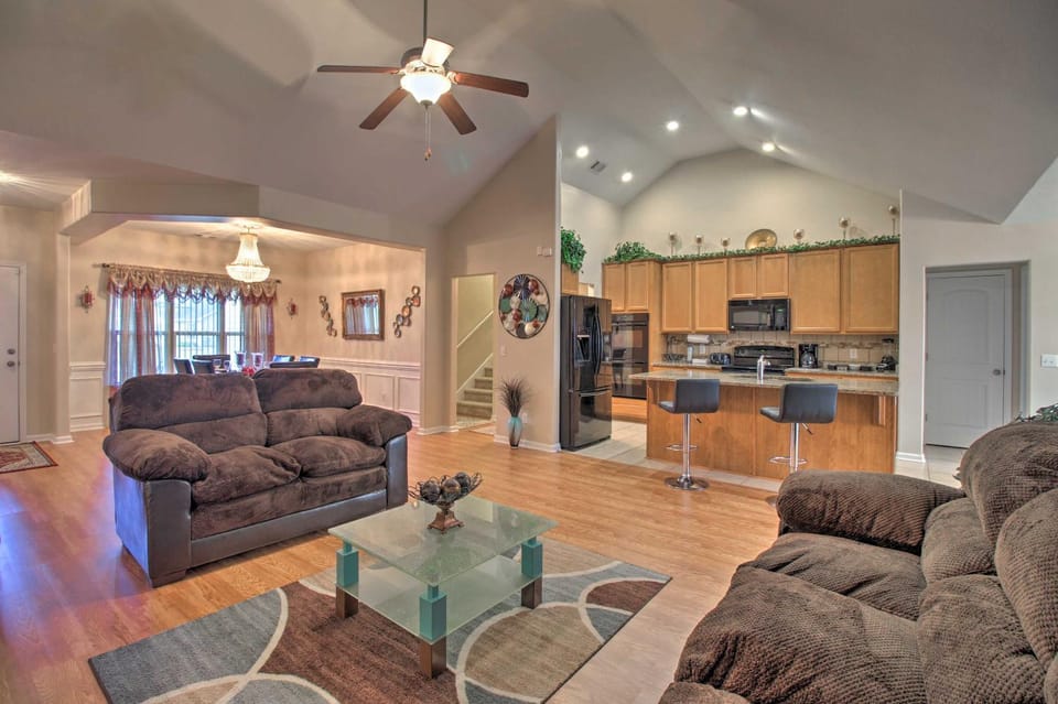 Screened Patio: Rincon Home, 18 Mi to Savannah! House in Jasper County