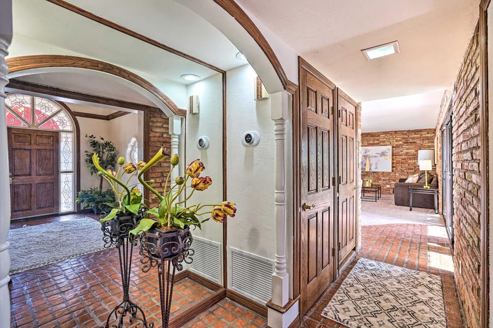 Families and Groups Welcome! Home 6 Mi to Old Town House in Paradise Valley