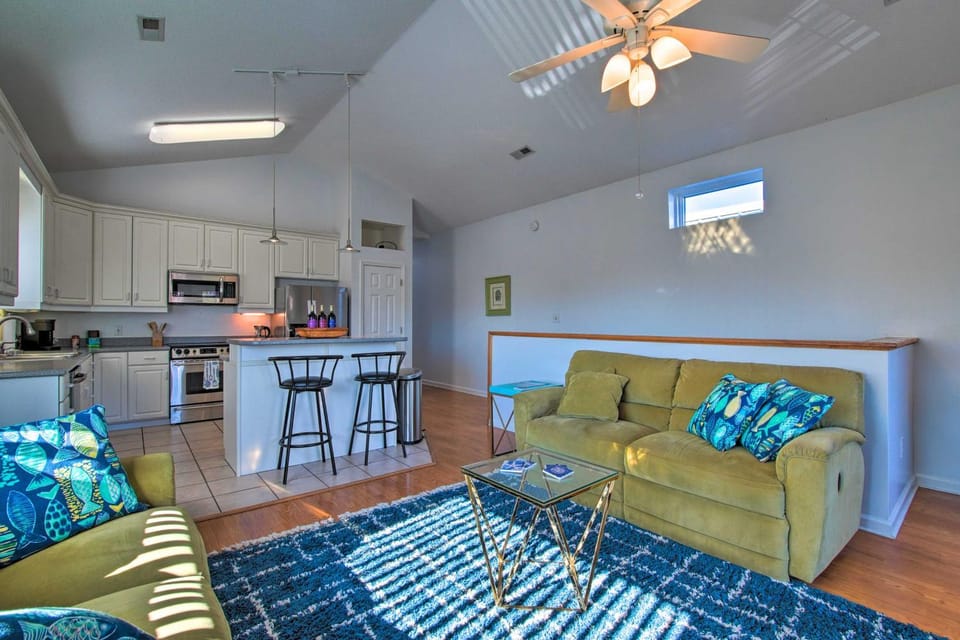 1/2 Mi to Riverwalk! Historic Dtwn Southport Condo House in Southport
