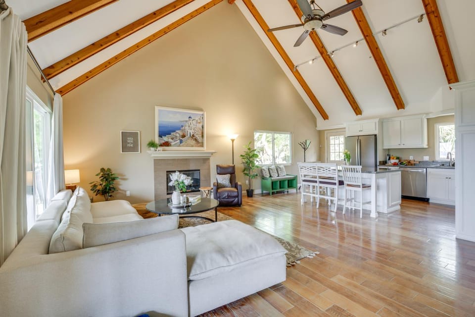 Hot Tub + Balcony: Rainbow Retreat Near Wineries! House in Southern California
