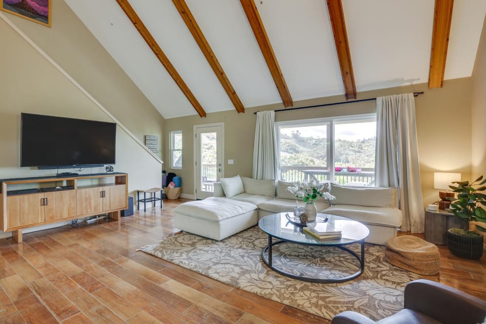 Hot Tub + Balcony: Rainbow Retreat Near Wineries! House in Southern California