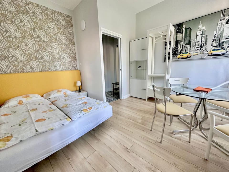 Kitchen or kitchenette, Living room, Dining area, Bedroom