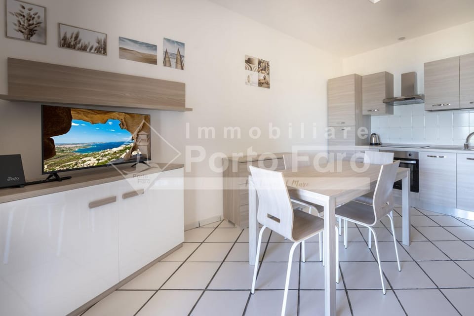 2B - Porto Mannu appartamento a pochi passi dalla spiaggia Villa in Sardinia