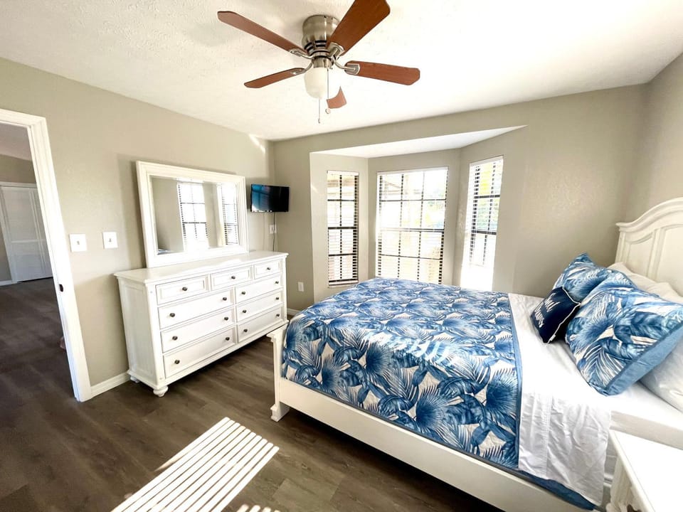 Paradise!! GolfCartRental/Paddleboat/Kayak/Fish/Swim House in Hernando Beach