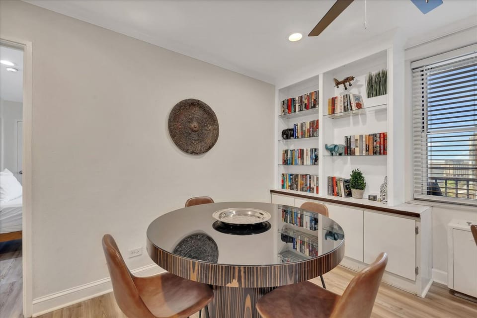 Library, Seating area