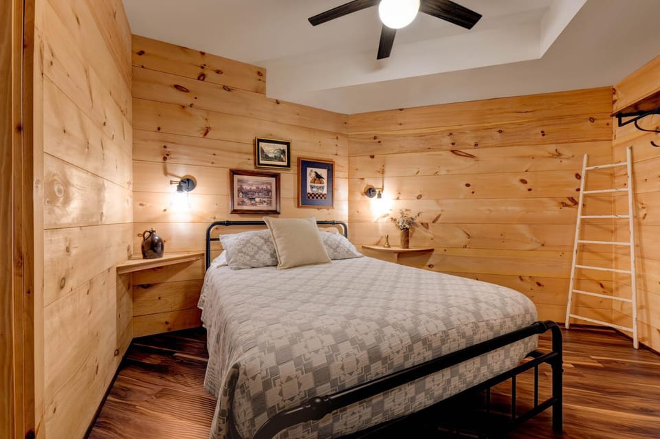 Photo of the whole room, Bedroom