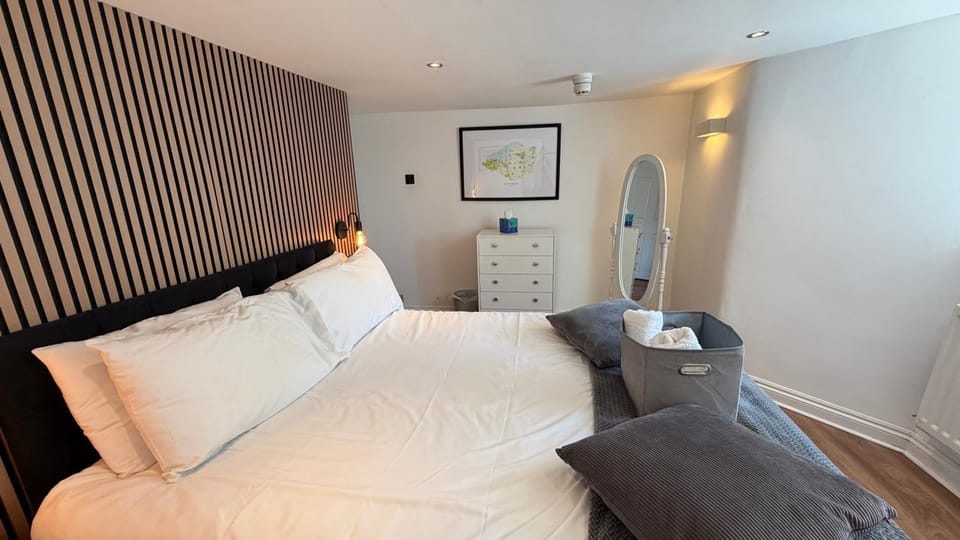Westons Hideaway, 2 Bed, Free Parking, 6 mins walk to beach, Apartment in Weston-super-Mare