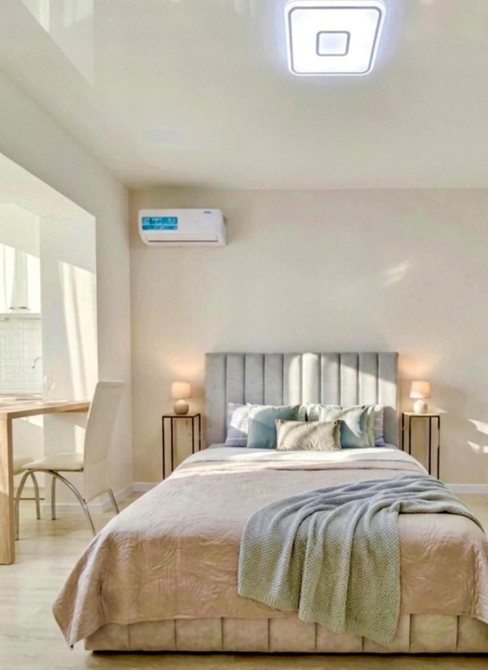 Bed, Photo of the whole room, Seating area, Bedroom, air conditioner