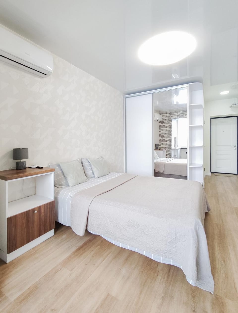 Bed, Photo of the whole room, wardrobe, air conditioner