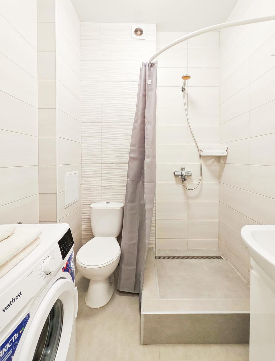 Shower, Toilet, towels, washing machine