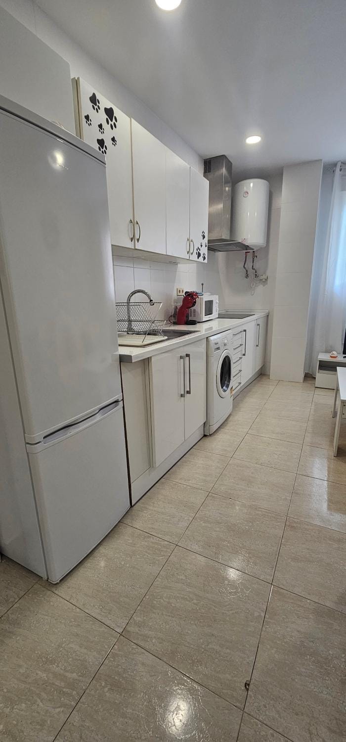 Kitchen or kitchenette, minibar, stove, washing machine