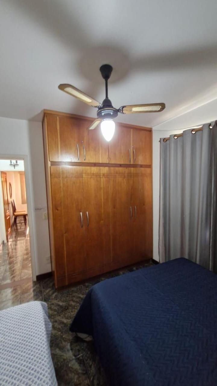 Localização Imbatível! A 98m da Praia do Forte com Conforto, Ar-Condicionado e Estacionamento! Apartment in Cabo Frio