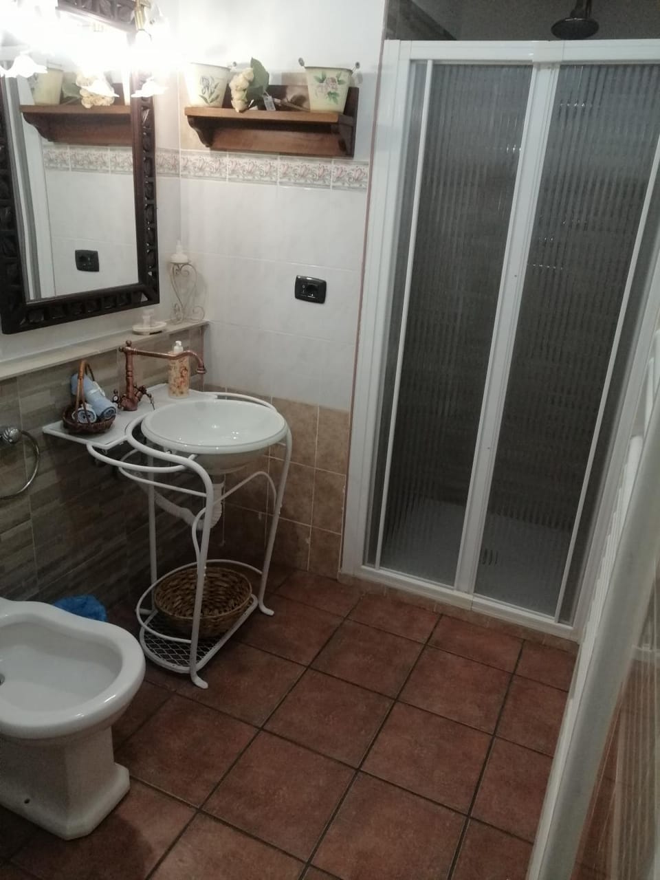 Bathroom, Internal: Not applicable to any particular room