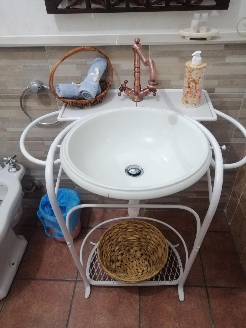Bathroom, Internal: Not applicable to any particular room
