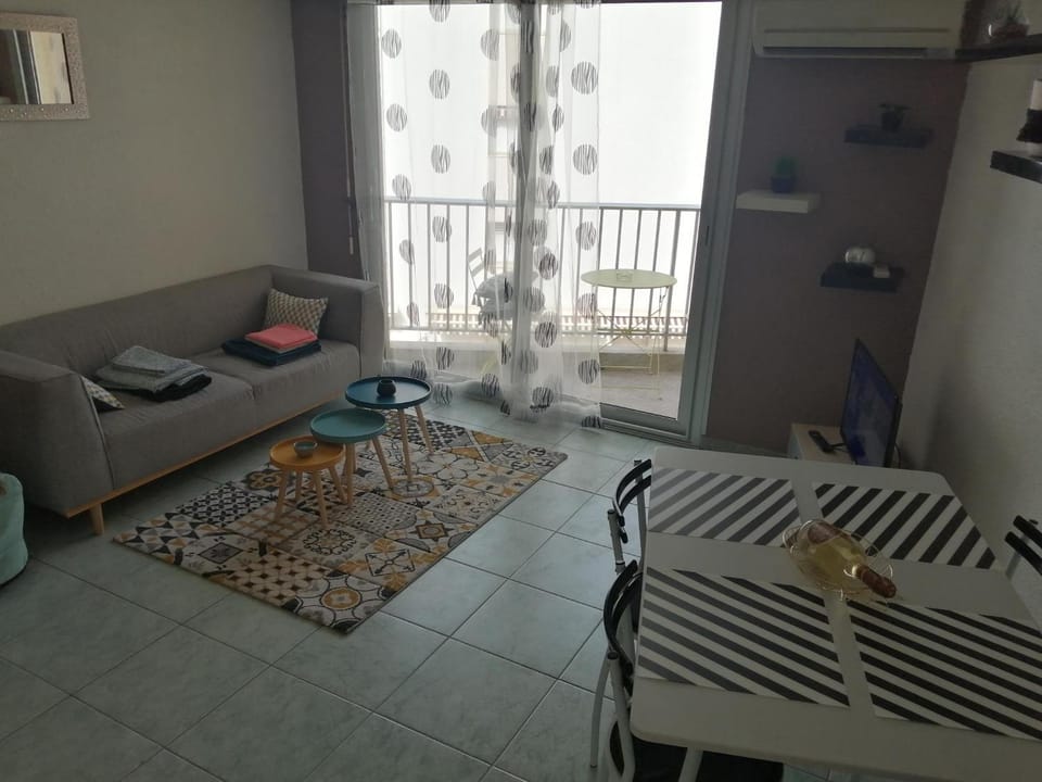 Joli studio bord de mer, clim, balcon, parking privé Apartment in Menton