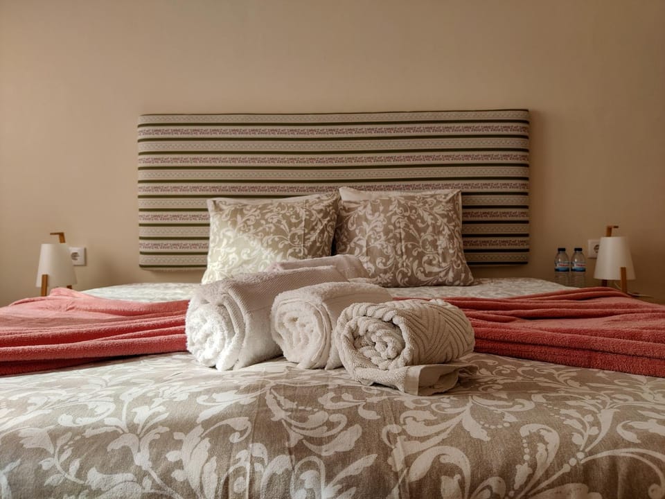 Property building, Bed, Bedroom