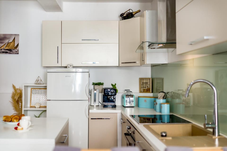 Kitchen or kitchenette, Communal kitchen