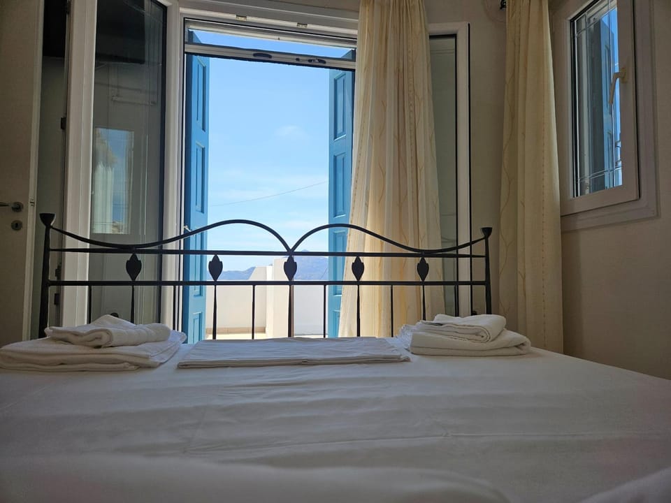 Bed, View (from property/room), Photo of the whole room, Bedroom, Sea view, towels