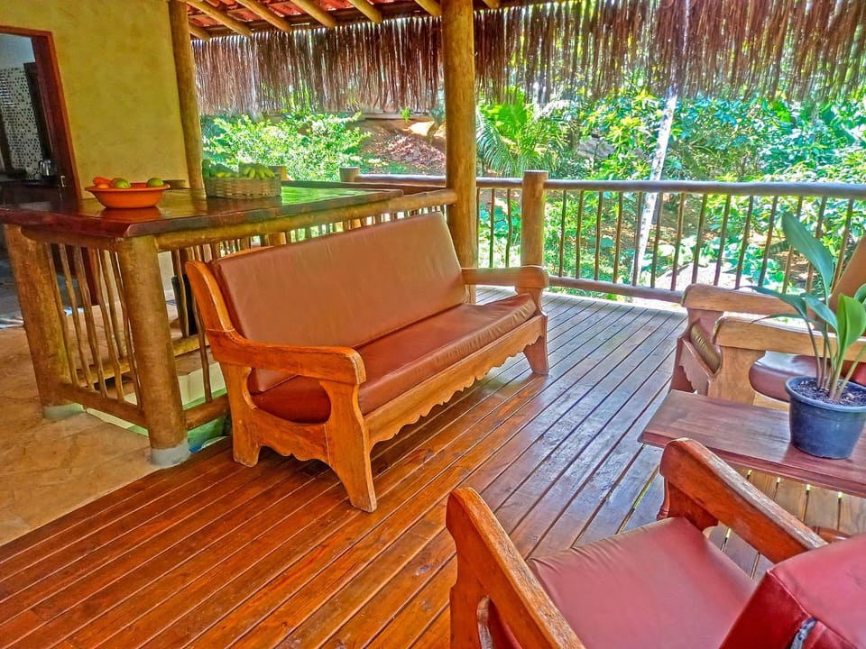 Patio, View (from property/room), Balcony/Terrace, Living room, Seating area, Garden view