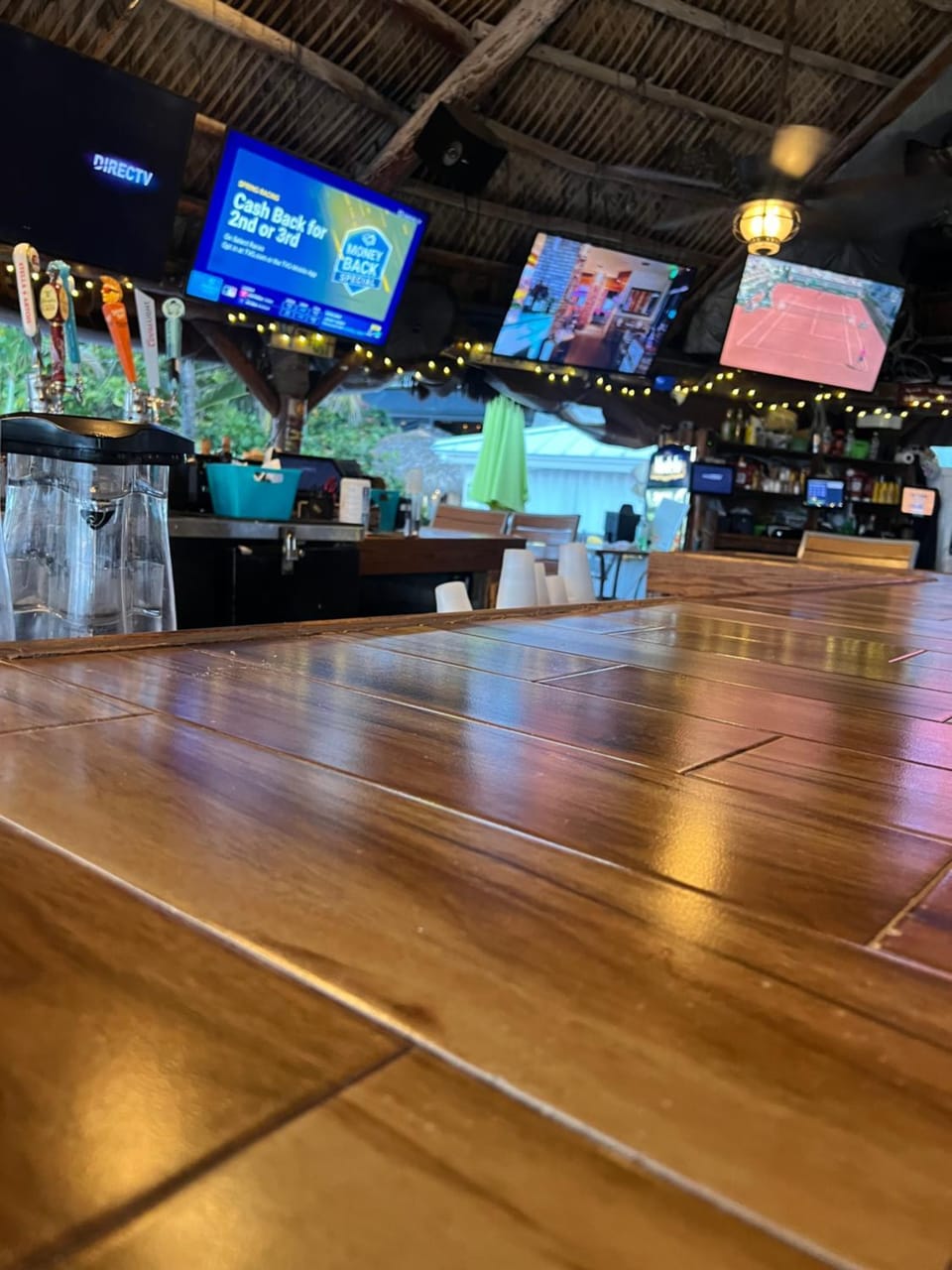 Nightclub / DJ, Lounge or bar