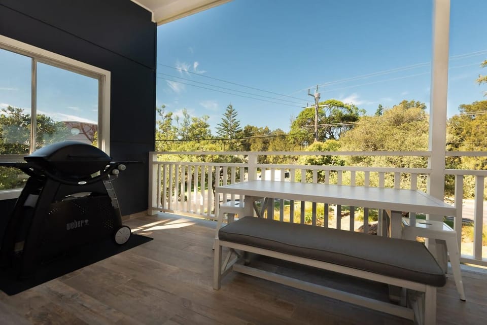 Broulee Beach Bliss - Ocean Views and Surf Apartment in Broulee
