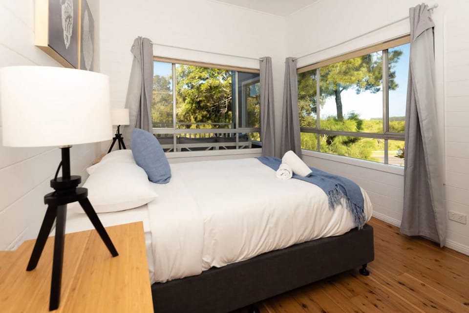 Broulee Beach Bliss - Ocean Views and Surf Apartment in Broulee