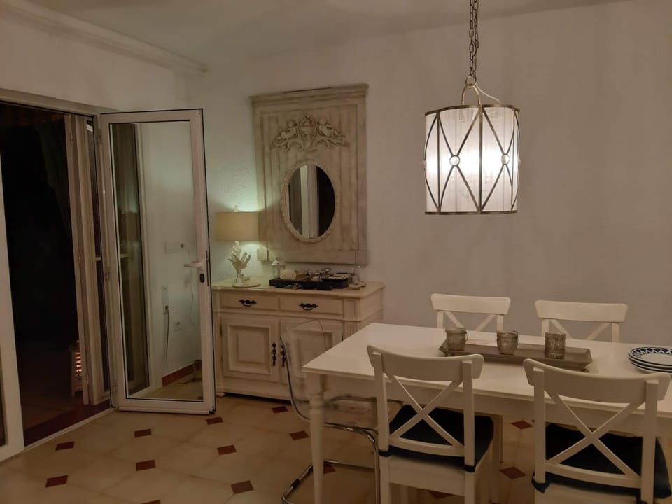 Bajo con jardín a 100 metros de la playa Apartment in Andalusia