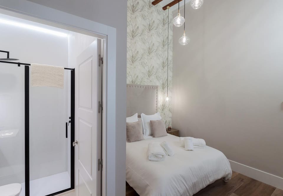 Bed, Bathroom, Photo of the whole room, Bedroom
