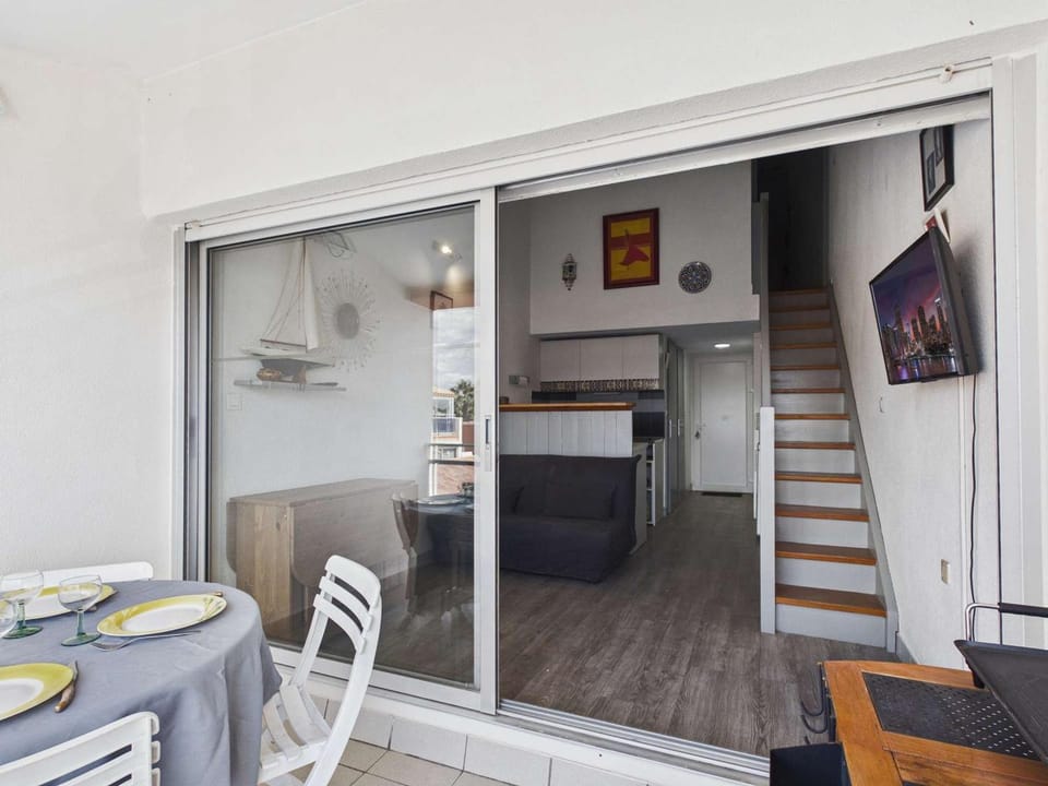 Appartement climatisé 2 pièces à 160m de la plage avec terrasse, parking privé et proche commerces - FR-1-423-240 Apartment in Agde