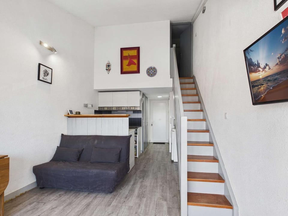 Appartement climatisé 2 pièces à 160m de la plage avec terrasse, parking privé et proche commerces - FR-1-423-240 Apartment in Agde