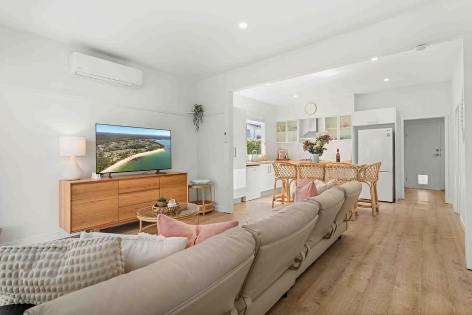 Husky Beach House by Experience Jervis Bay House in Huskisson