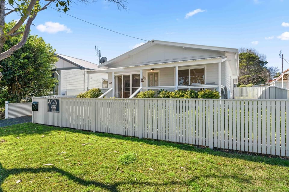 Husky Beach House by Experience Jervis Bay House in Huskisson