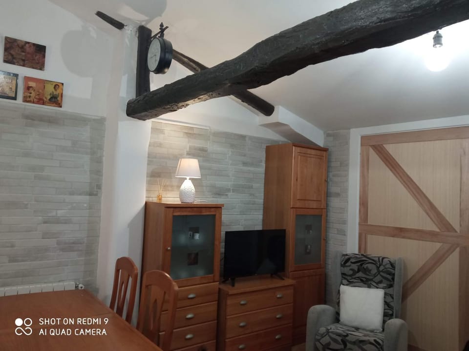 Communal lounge/ TV room, TV and multimedia, Living room, Seating area, Evening entertainment