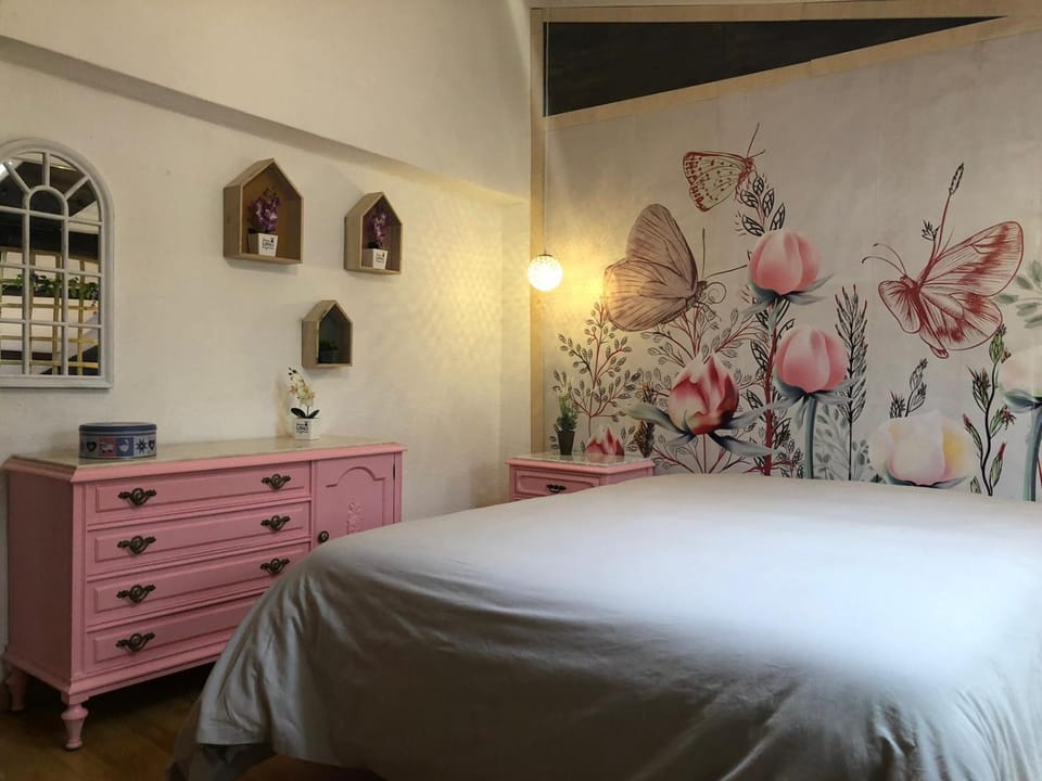 Bed, Photo of the whole room, Decorative detail, Bedroom