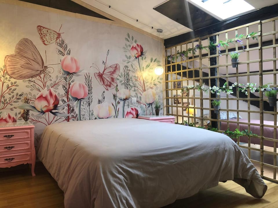 Bed, Photo of the whole room, Bedroom
