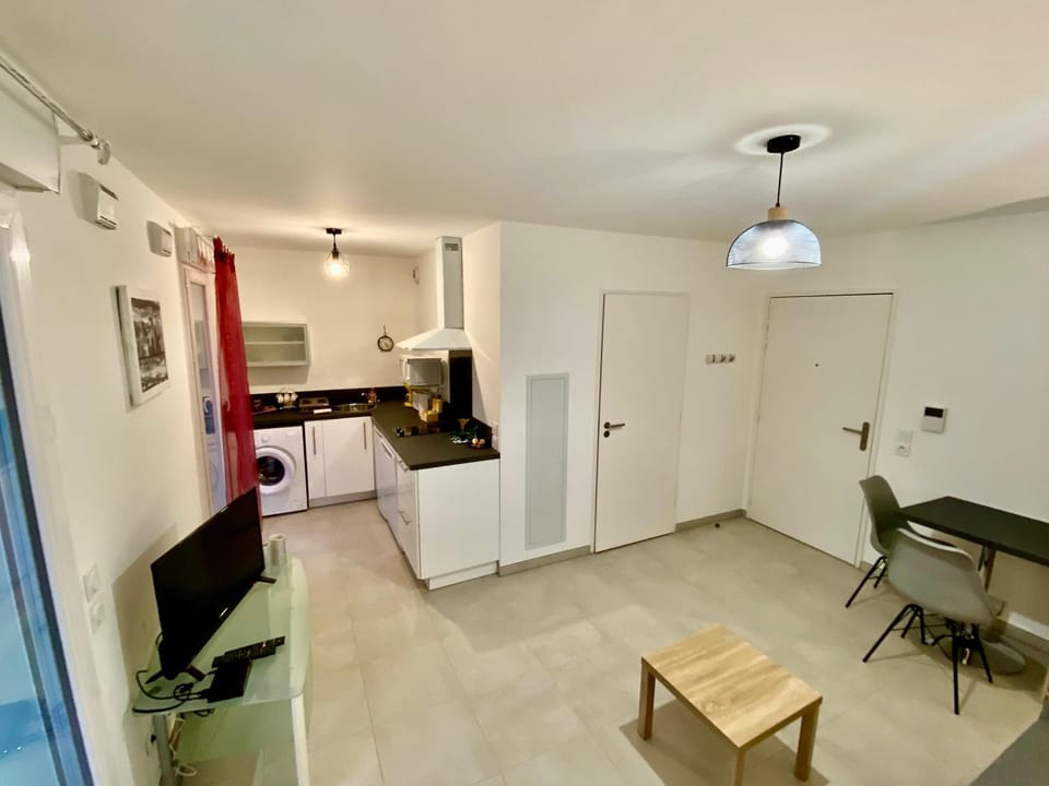Kitchen or kitchenette, Living room