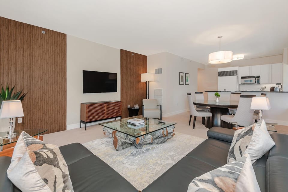Photo of the whole room, room service
