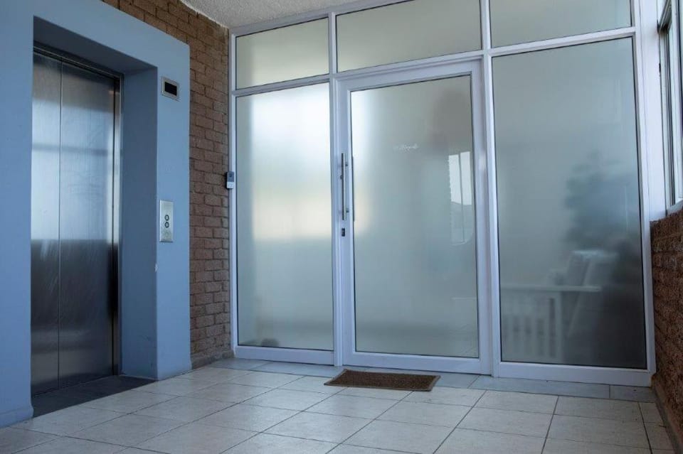 Facade/entrance, elevator