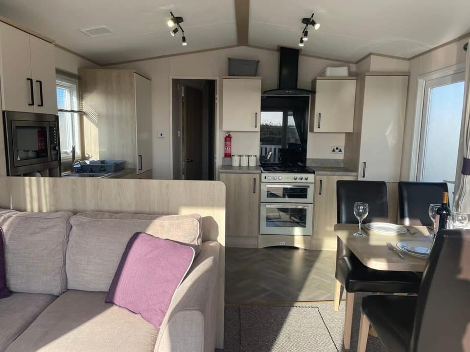 74 Bayside Cove Pevensey Bay Holiday Park Chalet in Eastbourne