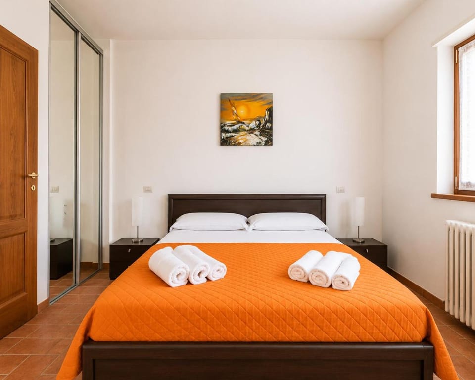 Bed, Photo of the whole room, Bedroom, internet, towels, wardrobe