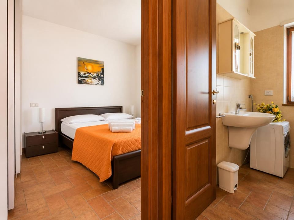 Toilet, Bed, Bathroom, Photo of the whole room, Bedroom, towels, wardrobe